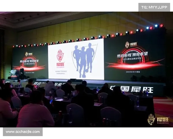 欧塞尔俱乐部主席周云杰访问大连英博 与毛伟杰朱鹏宇等共同合影交流
